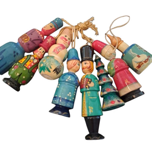 Matryroshka Stacking Russian Santa Doll W 8 Ornaments - Picture 4 of 6